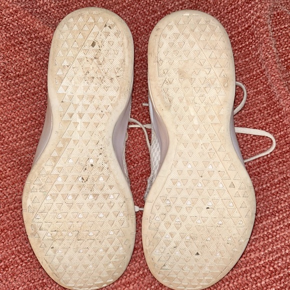 Nike Air Max Bella TR trainers white and gold sneakers size 9.5 - Picture 3 of 5